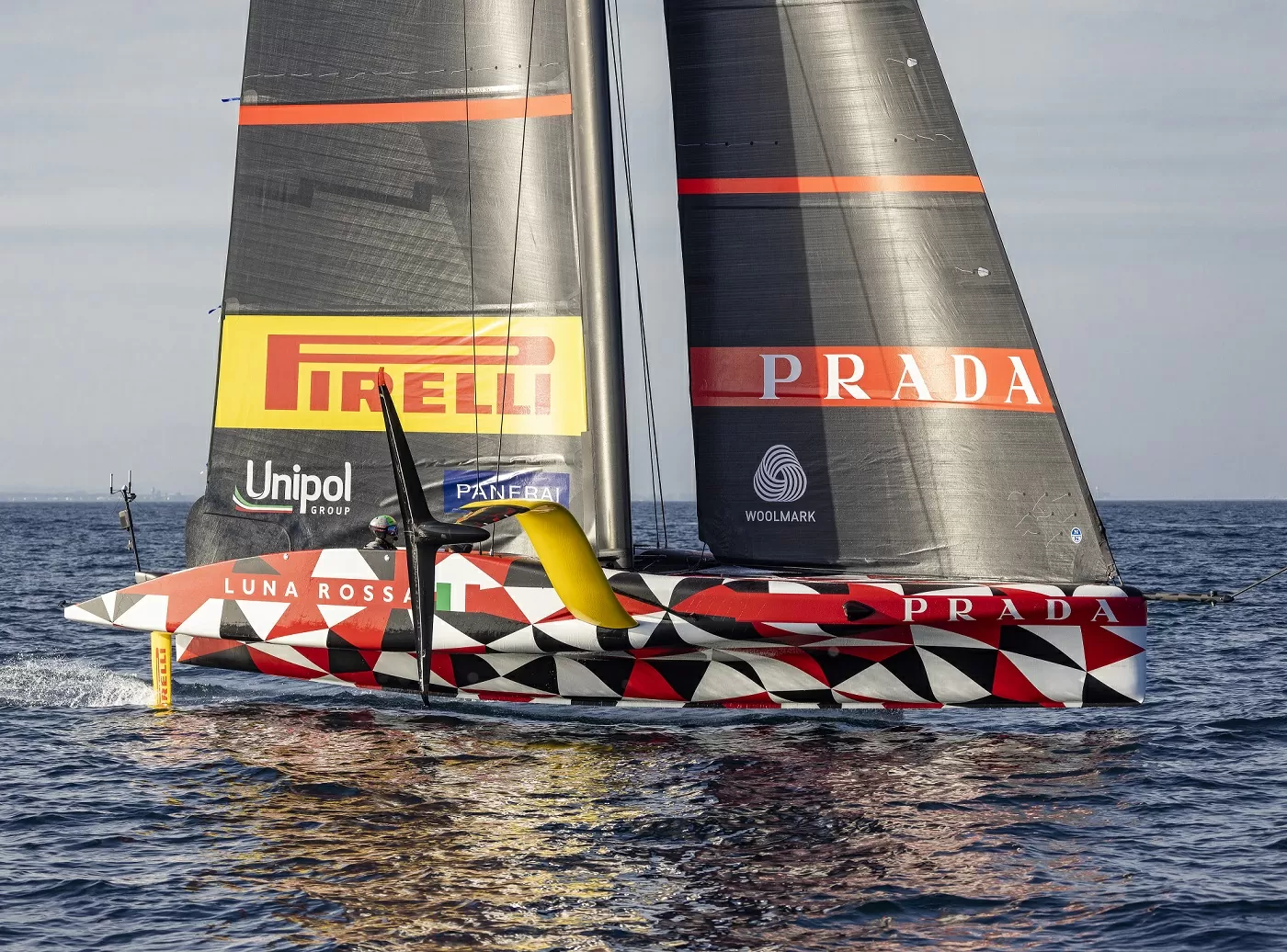 LUNA ROSSA PROTOTYPE is sailing the innovation, The challange is started